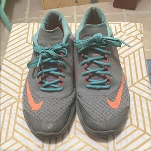 Nike Women's Teal and pink Athletic Shoes